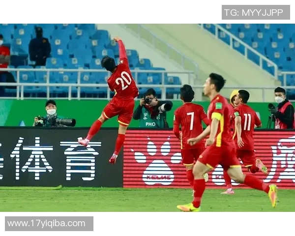 球迷调侃国足为何成球星垫脚对象没有任何人能幸免